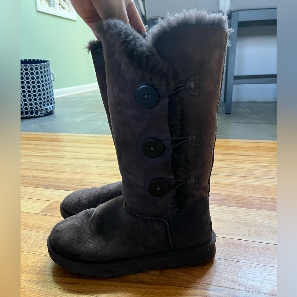 Classic Bailey triple button chocolate Uggs